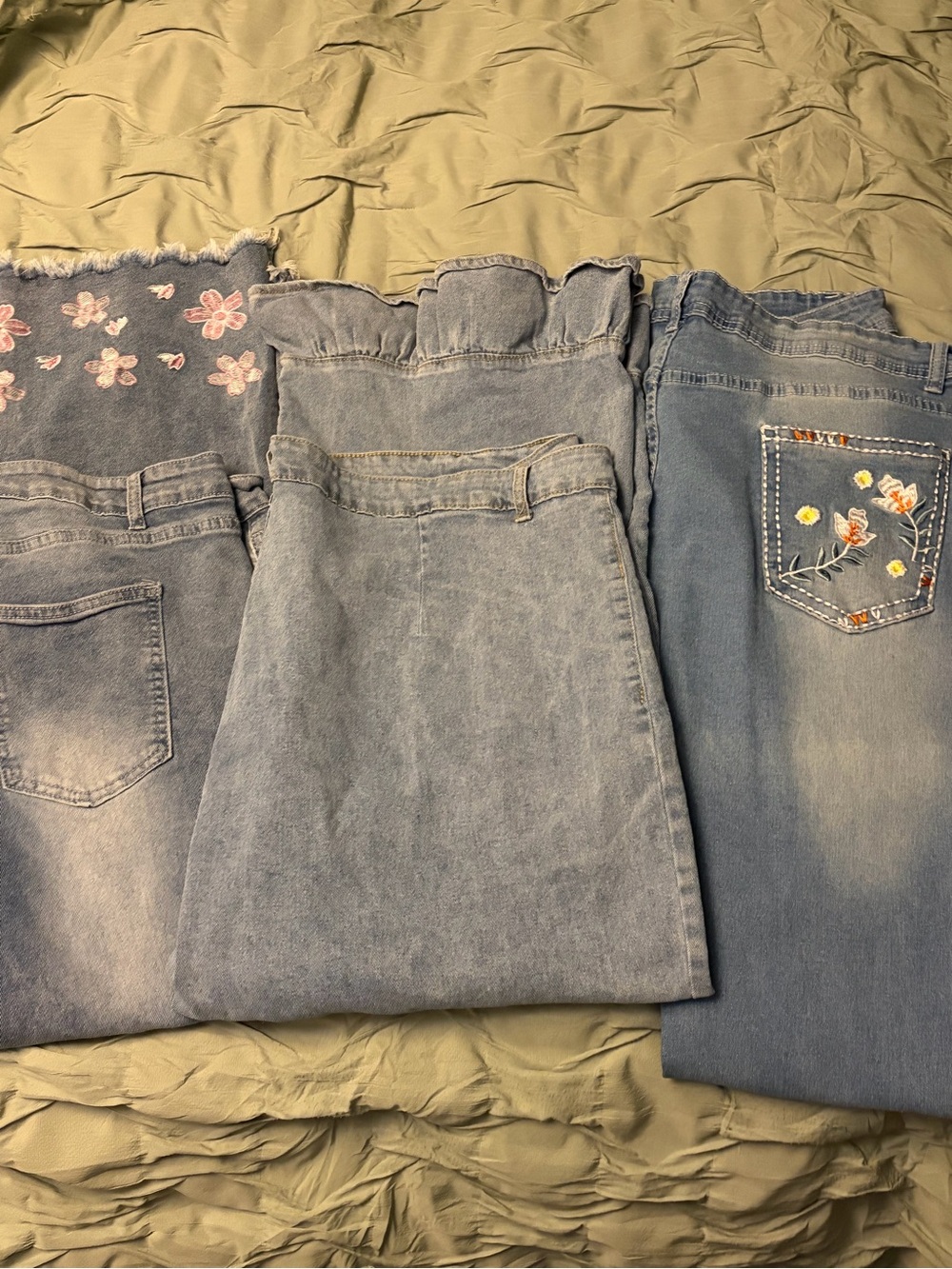 BUNDLE DEAL:Women's jeans three pair all fit like 3X or comfy 22.